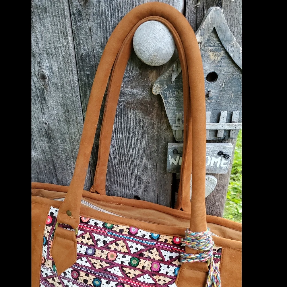 Artisan Banjara free spirit boho Hippie vegan faux suede embroidered bag vtg